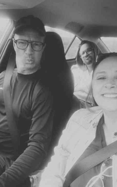 As três vítimas do acidente na BR-365 em uma foto dentro do carro durante a viagem