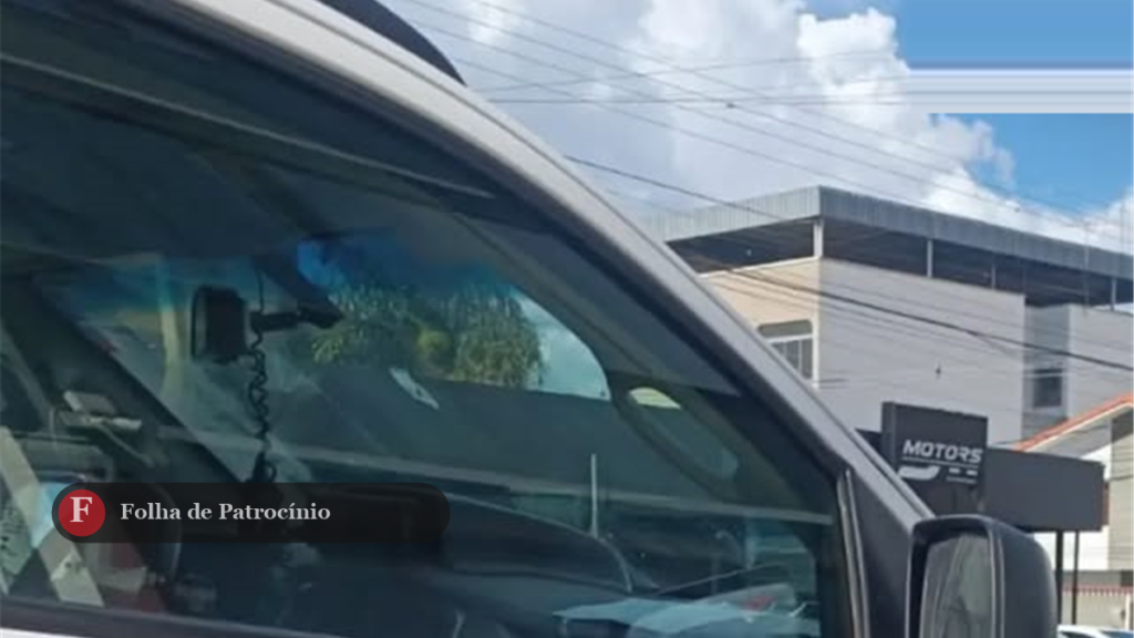 Viatura da Polícia Militar em ocorrência de ataque a facadas em Monte Carmelo