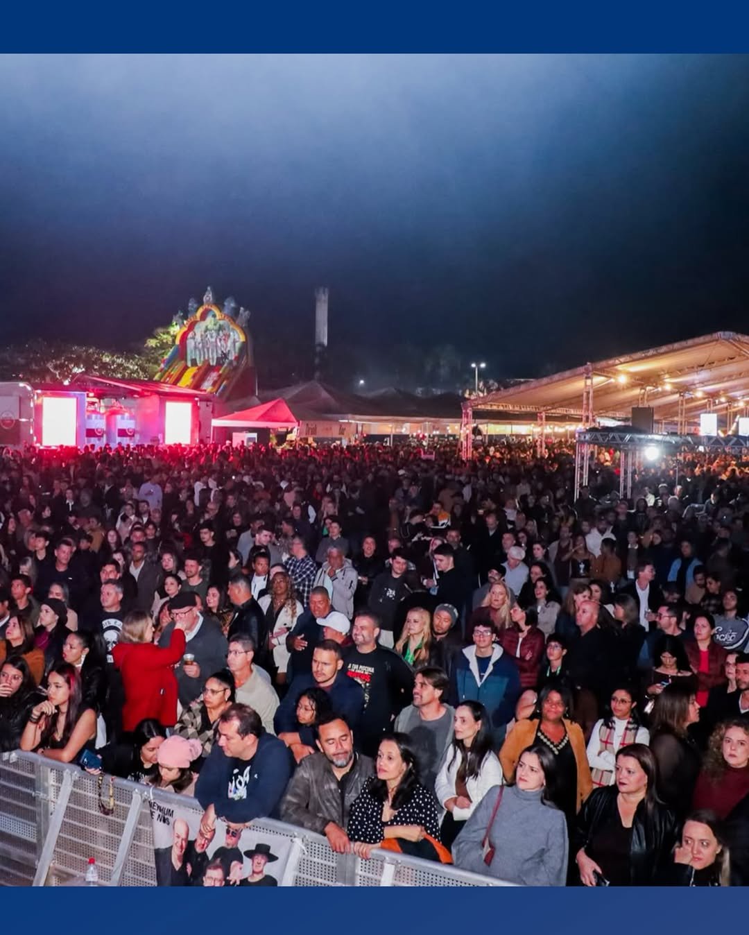 Público lotando a arena do balanço do Festival do Cerrado em Patrocínio