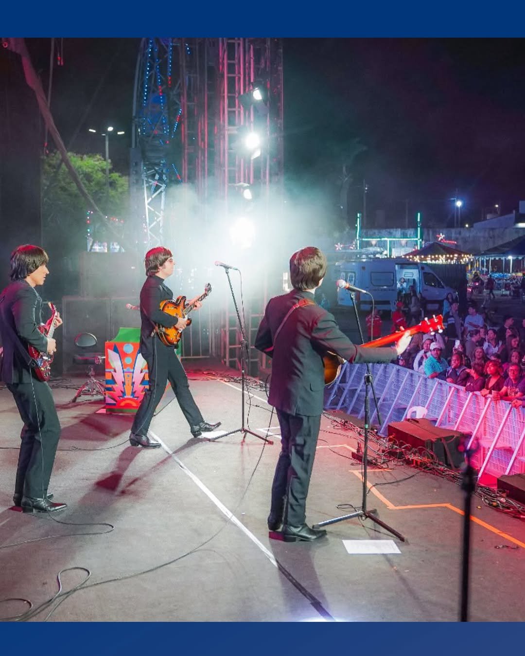 Banda tributo se apresenta no palco principal do balanço do Festival do Cerrado