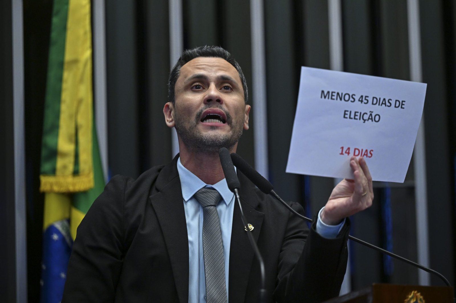 Senador Cleitinho discursa no plenário do Senado durante debate sobre a candidatura de Cleitinho ao governo de Minas