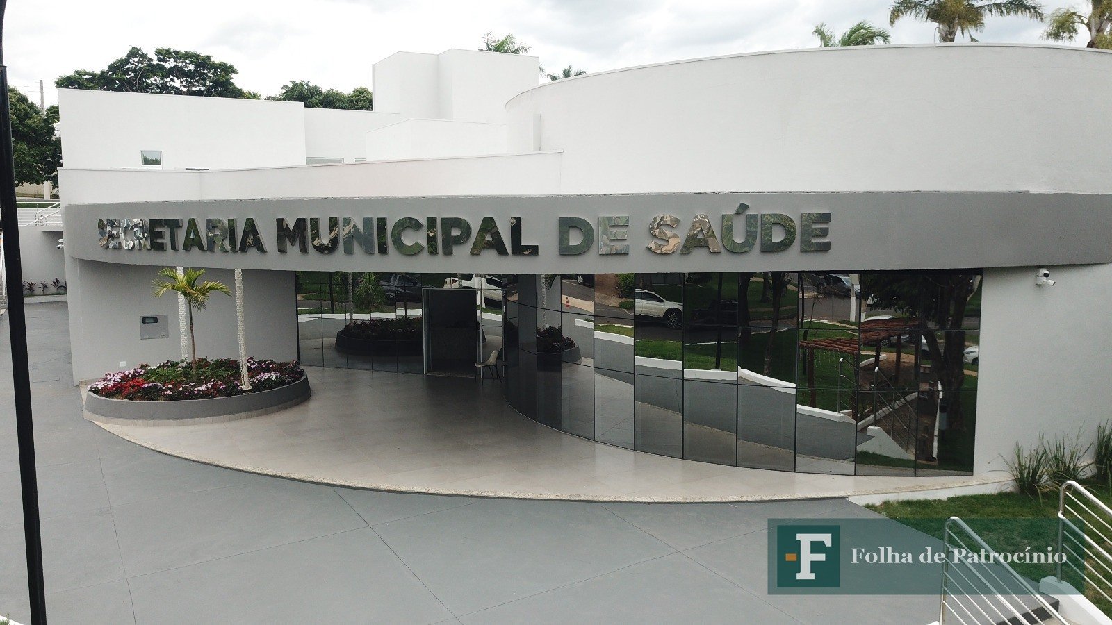 Fachada da Secretaria Municipal de Saúde de Patrocínio, prédio responsável pelo cuidado integrado na saúde do município