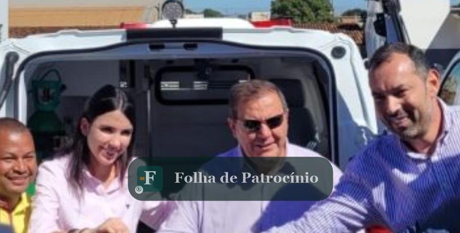 Deiró Marra durante entrega de ambulâncias em Patrocínio, alvo de denúncia formal do MPMG
