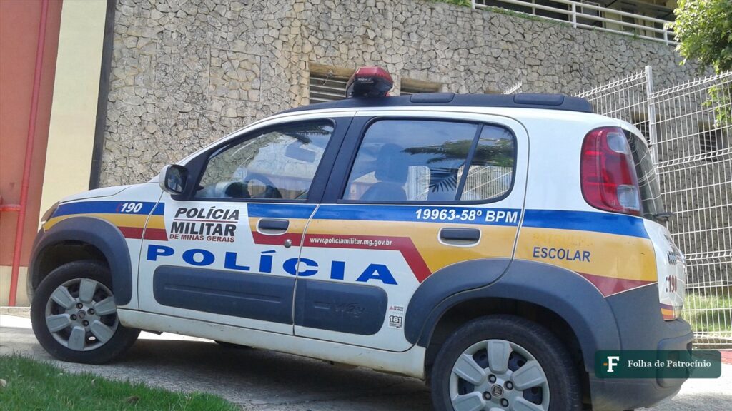Homem esfqaueado - Viatura da Polícia Militar de Minas Gerais, corporação que investigou o homem esfaqueado em Iraí de Minas