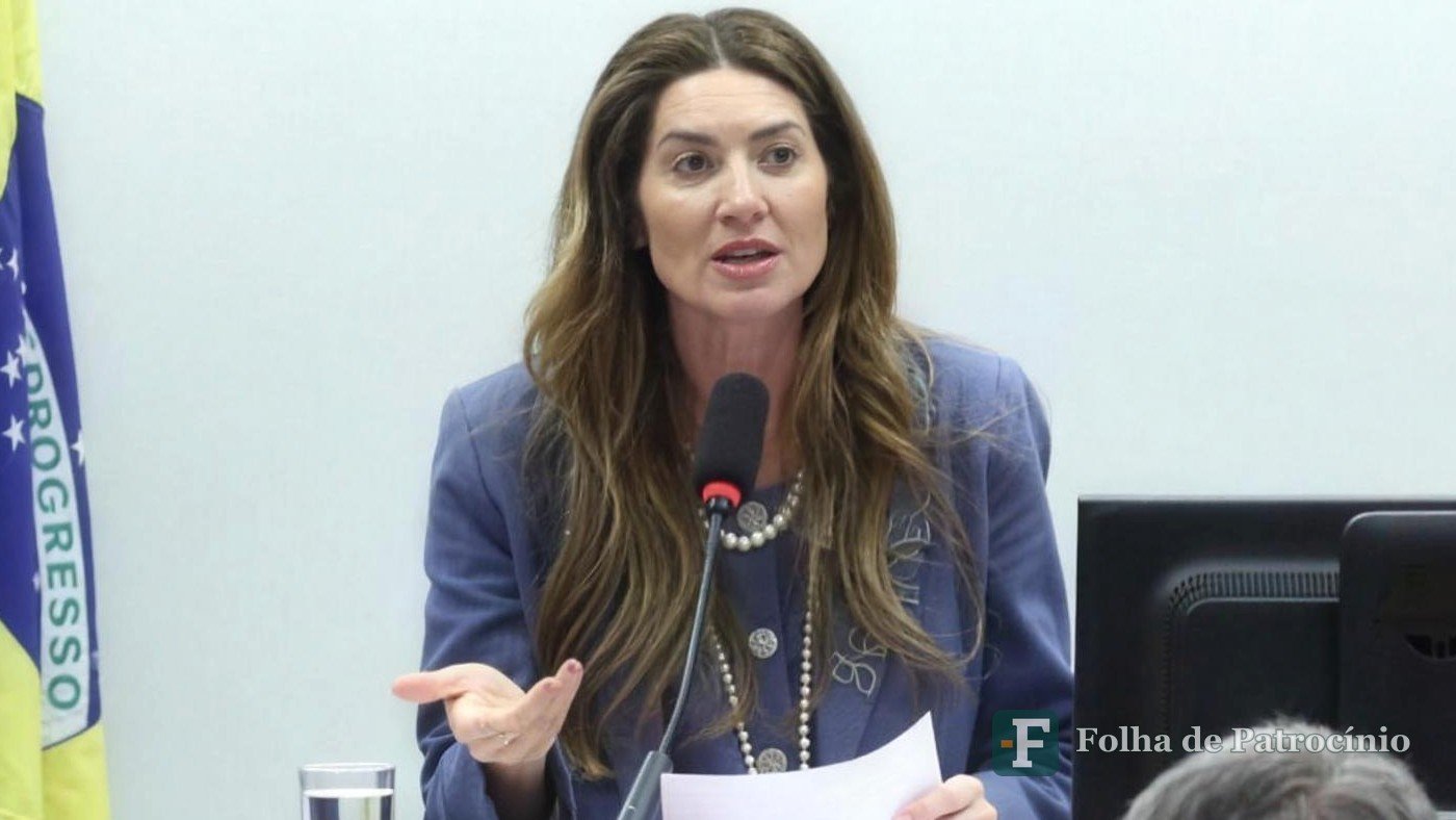 Greyce Elias defende as licenciaturas em ensino a distância durante debate na Câmara