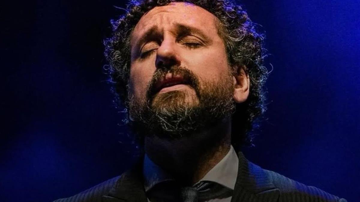 Leonardo Gonçalves em show, período anterior à mudança para a Alemanha
