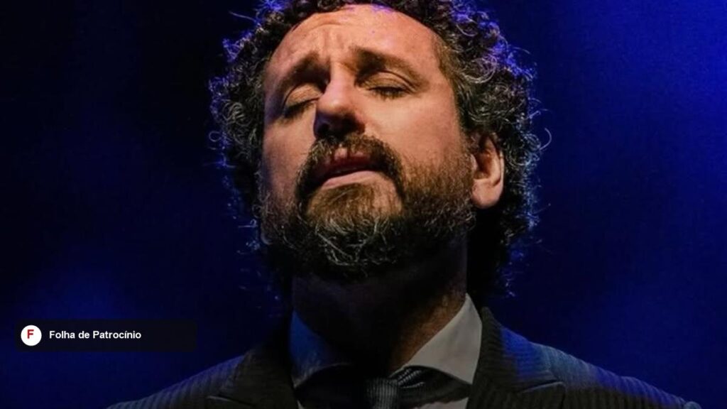 Leonardo Gonçalves durante apresentação, antes de deixar a carreira gospel no Brasil