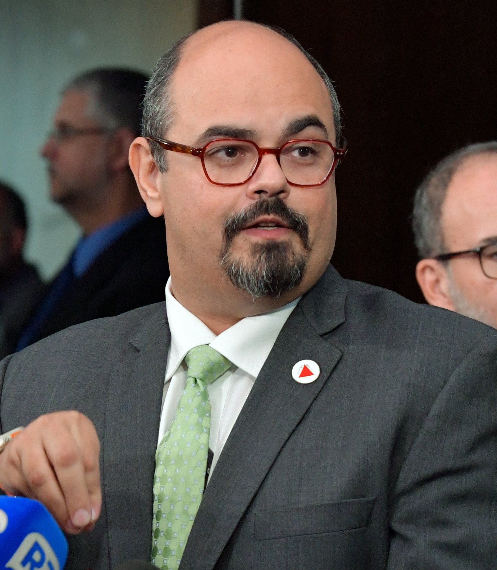 Mateus Simões, um dos nomes à frente na pesquisa Quaest ao governo de Minas, durante entrevista coletiva
