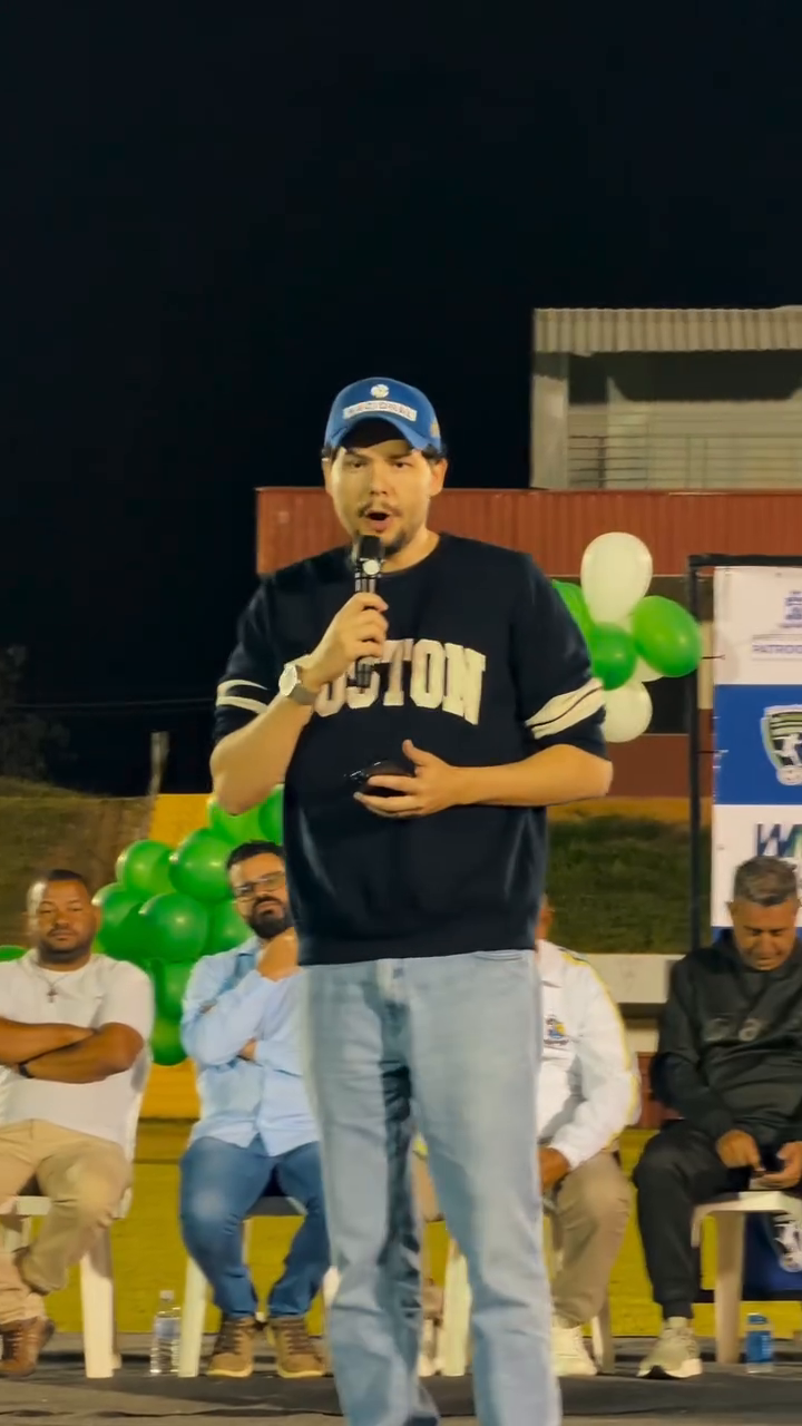 Prefeito discursa na abertura da Copa do Cerrado de futebol de base em Patrocínio