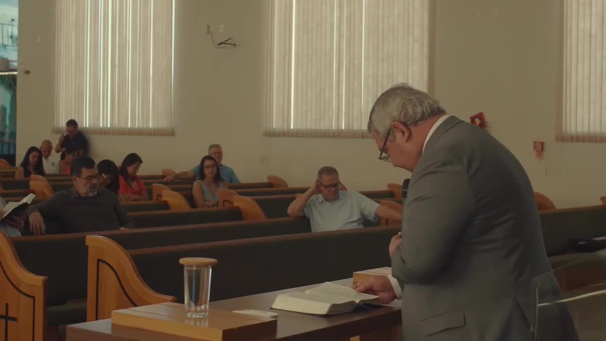Reverendo Roberto Brasileiro durante culto na Igreja Presbiteriana do Bairro Constantino, em Patrocínio