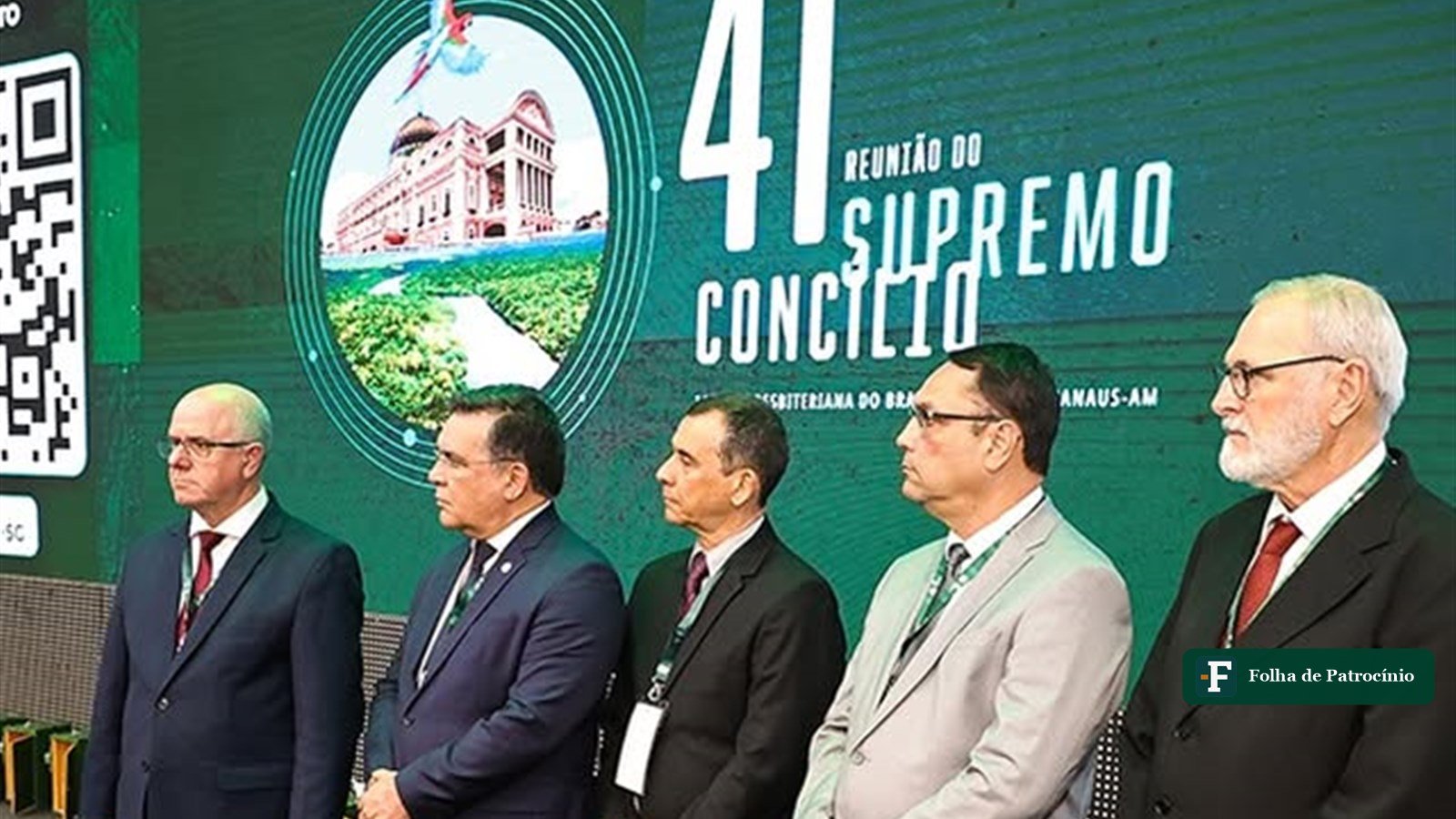 Novos membros da Mesa do Supremo Concílio da IPB no palco da reunião em Manaus