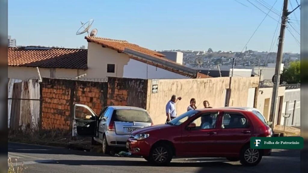 Dois carros danificados após acidente na Alameda dos Colibris, em Patrocínio