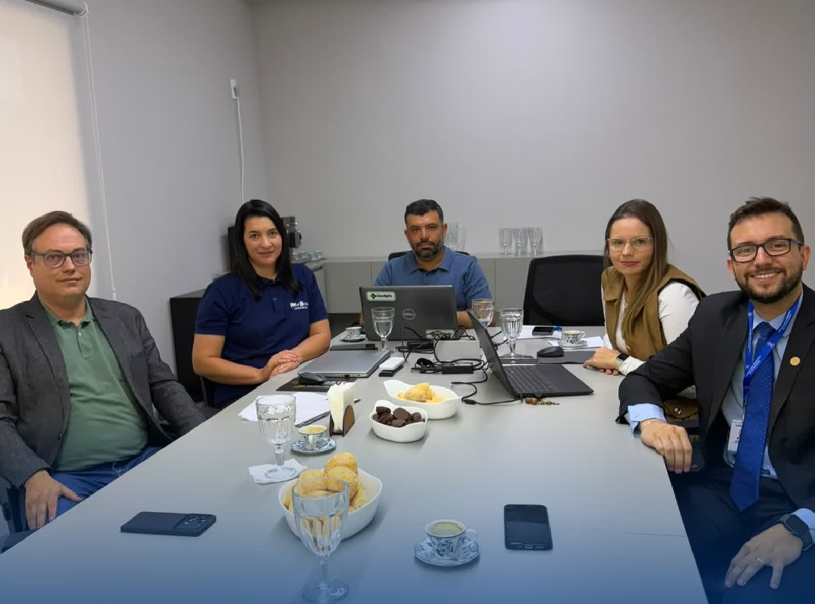 Representantes da ACIP/CDL e da Procuradoria do Município reunidos para discutir o comércio de Patrocínio