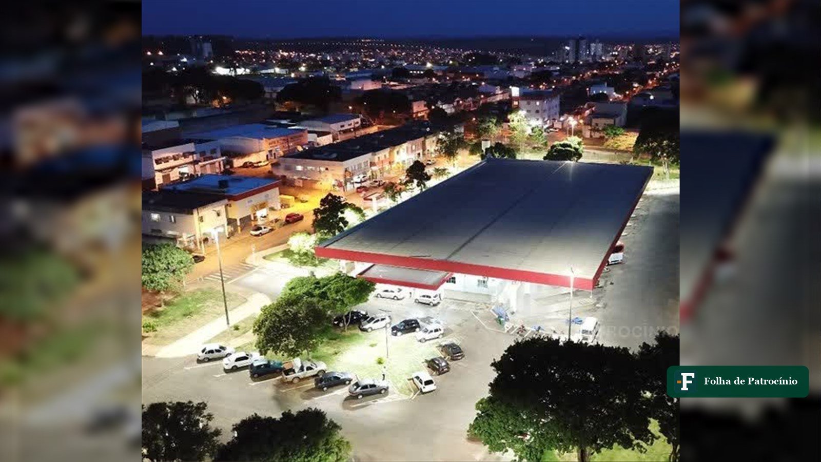 Vista aérea noturna da região próxima à Rodoviária Municipal de Patrocínio, onde surgiu o boato de estupro na rodoviária