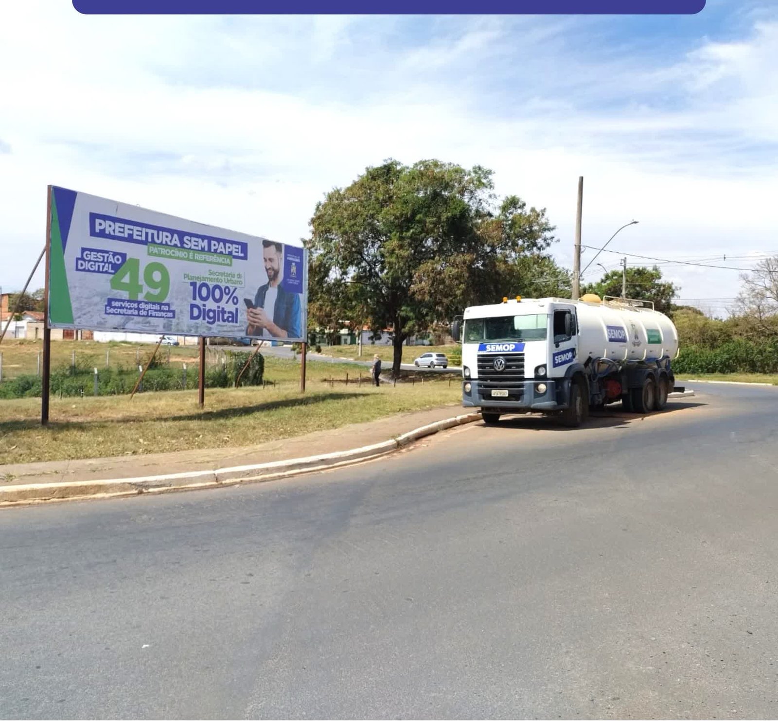 Caminhão-pipa realiza manutenção próximo ao Bosque do Amanhã em Patrocínio