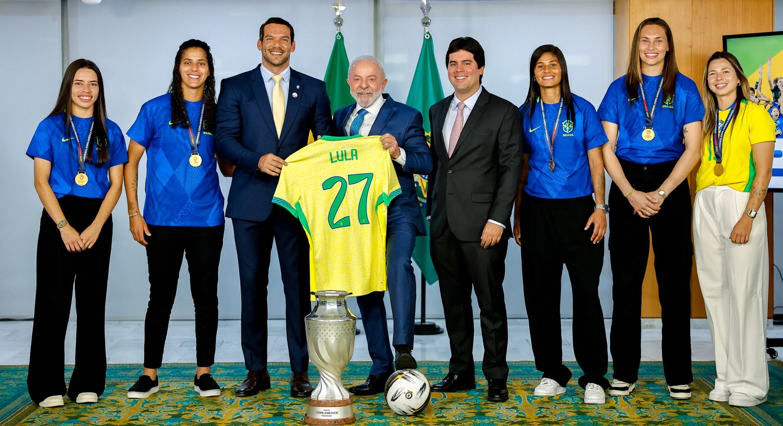 Seleção Brasileira Feminina recebida pelo presidente Lula, mudança prevista no calendário escolar 2027