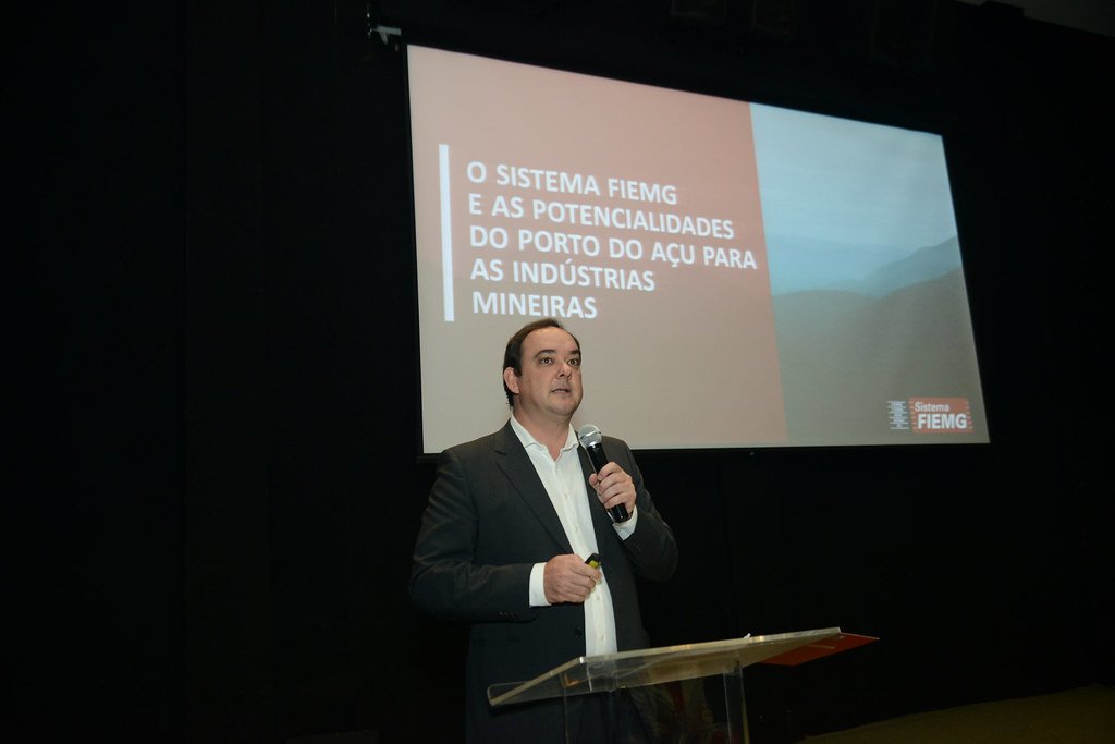 Flávio Roscoe discursa em evento da candidatura de Roscoe promovido pela Fiemg