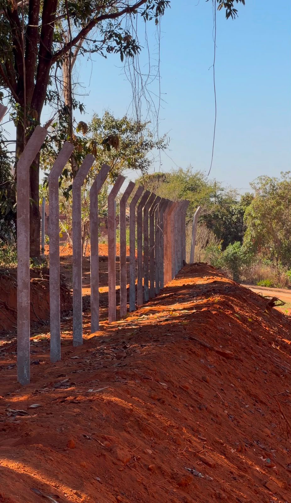 Obra de fechamento com alambrado no Canil Municipal de Patrocínio