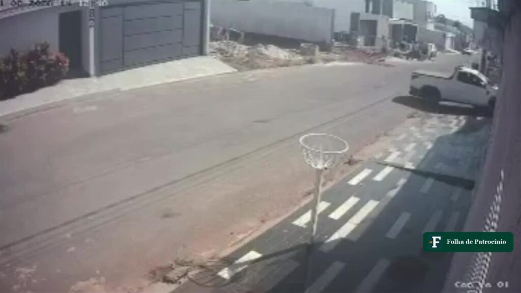 Fiat Strada recuperada pela PM, carro furtado em Carmo do Paranaíba