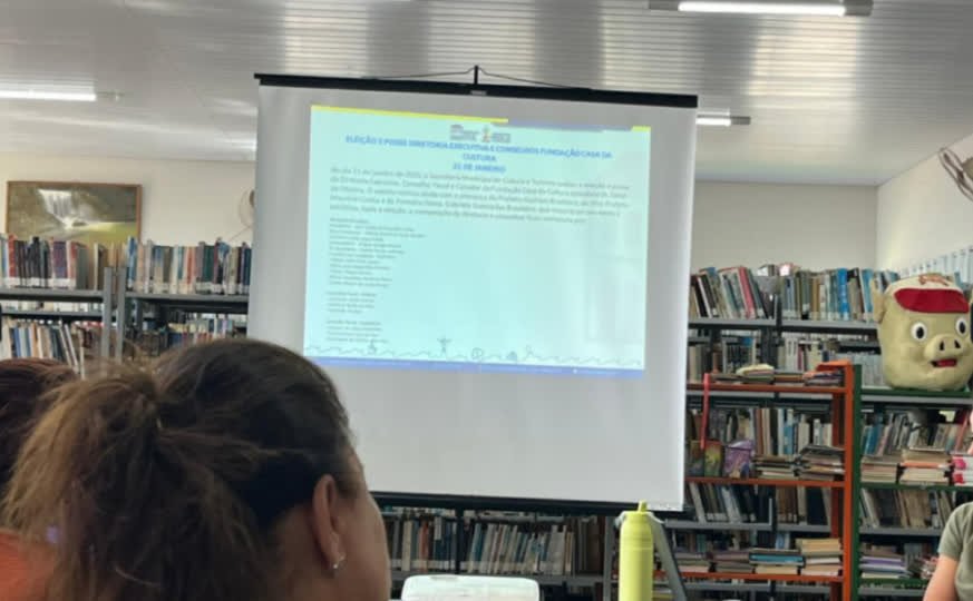 Reunião de prestação de contas da Casa da Cultura de Patrocínio na Biblioteca Pública Municipal