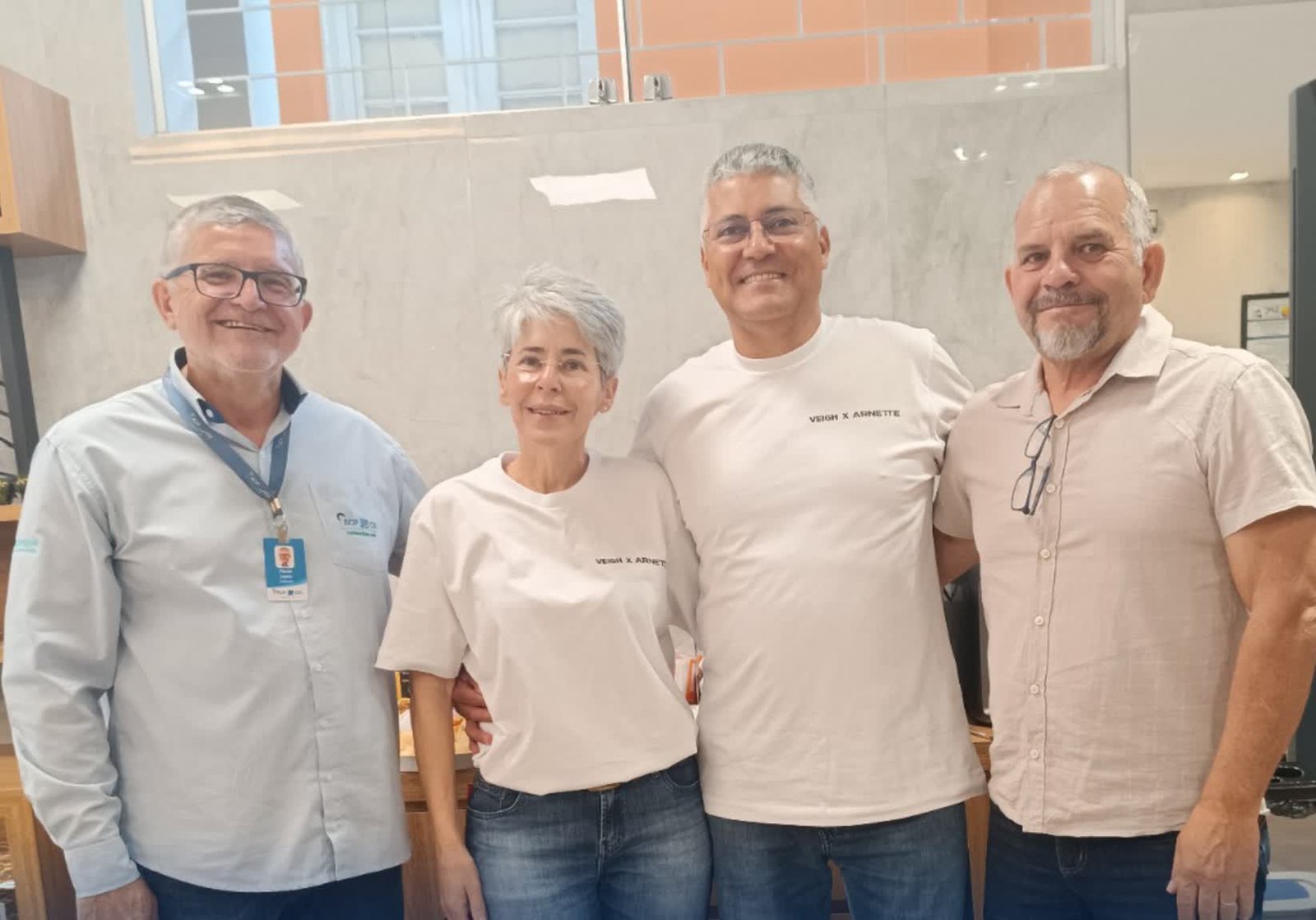 Proprietários da Center Visa Ótica recebem consultores da ACIP/CDL em visita de aniversário