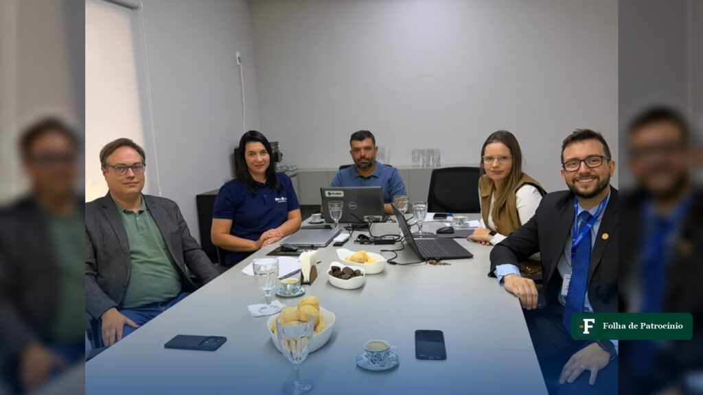 Representantes da ACIP/CDL e da Procuradoria do Município reunidos para discutir o comércio de Patrocínio