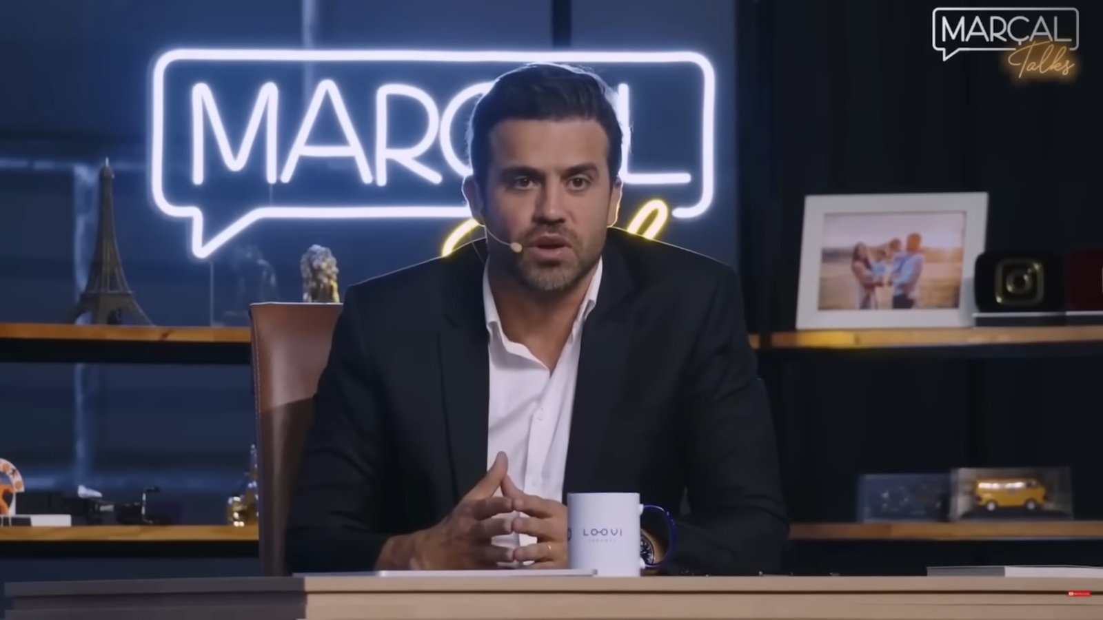 Pablo Marçal durante entrevista, contexto da condenação de Marçal revertida pelo TRE-SP