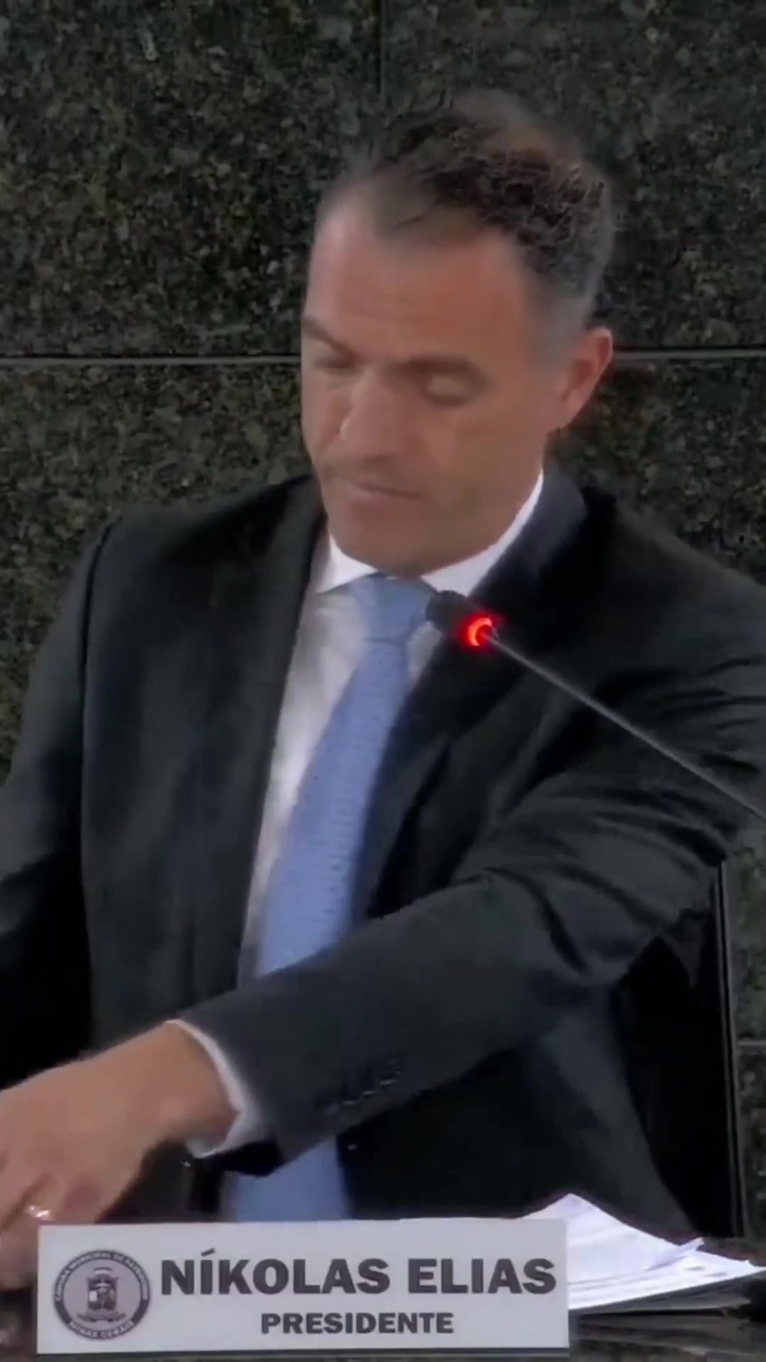 Presidente da Camara le o requerimento de convite a direcao da Santa Casa