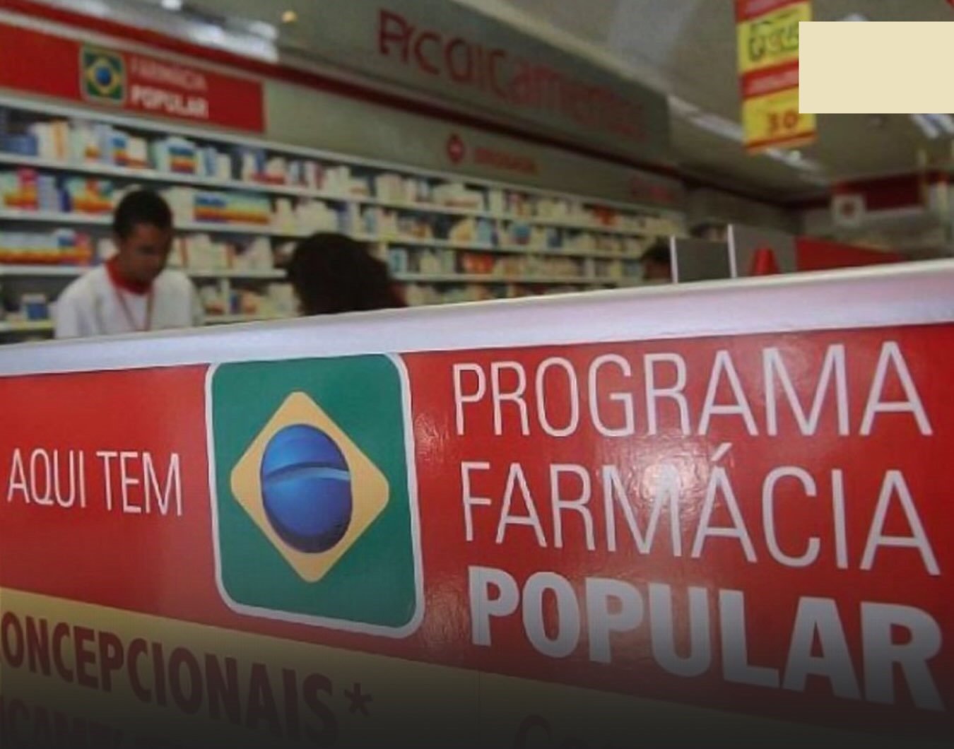 Balcão de atendimento de uma farmácia popular, programa citado no caso do motorista de Juiz de Fora registrado como morto