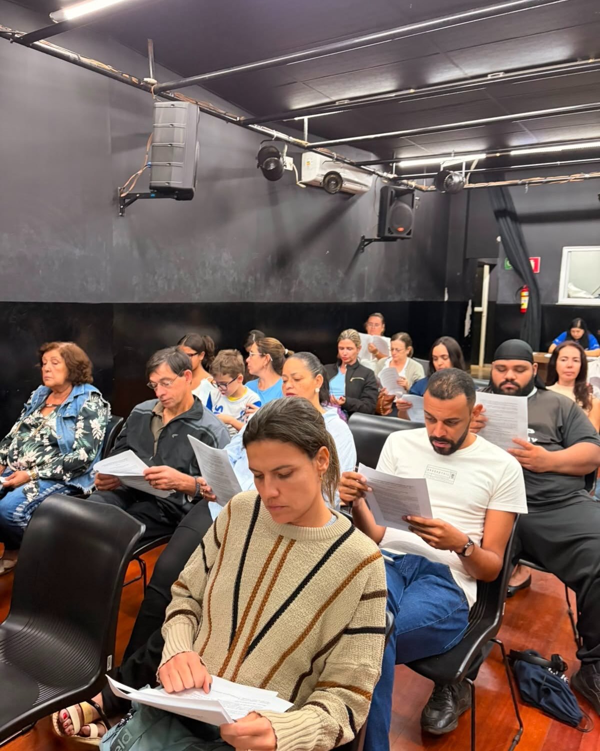 Membros do Grupo Gestor do CEU reunidos no auditório durante a posse