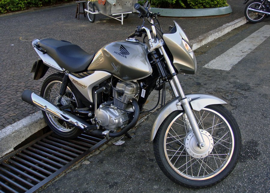 Motocicleta Honda CG 150 Titan, mesmo modelo envolvido na morte de pedestre em Patrocínio