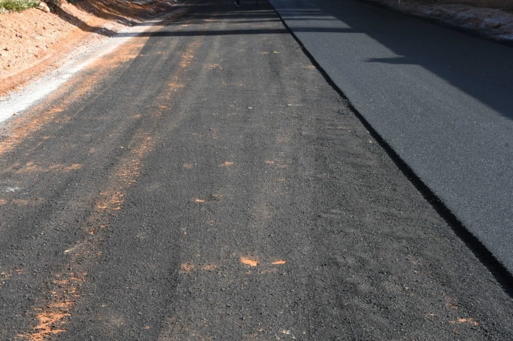 Trecho já pavimentado da estrada de Dourados em Patrocínio