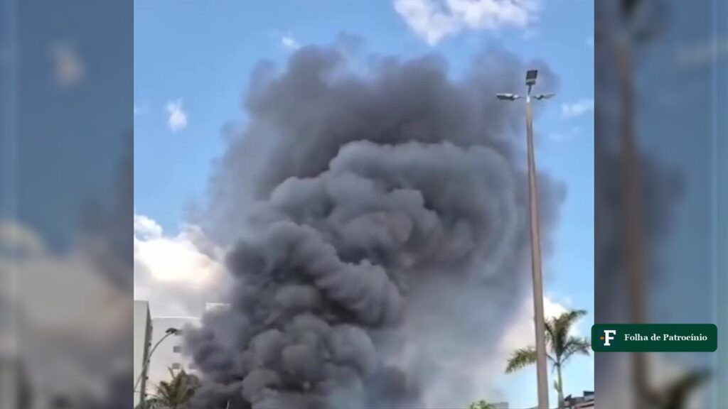 Fumaça do incêndio em Patos de Minas vista à distância