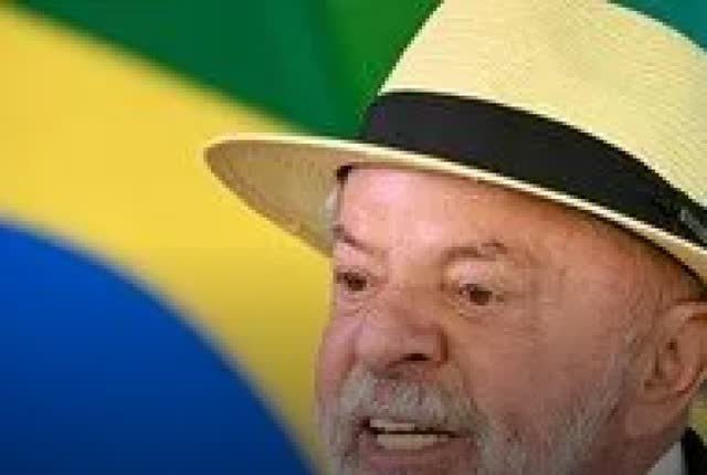 Certidões criminais de Lula: presidente durante evento oficial usando chapéu de palha