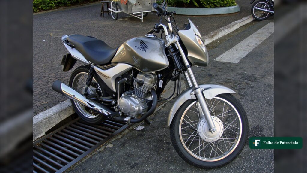 Motocicleta Honda CG 150 Titan, mesmo modelo envolvido na morte de pedestre em Patrocínio