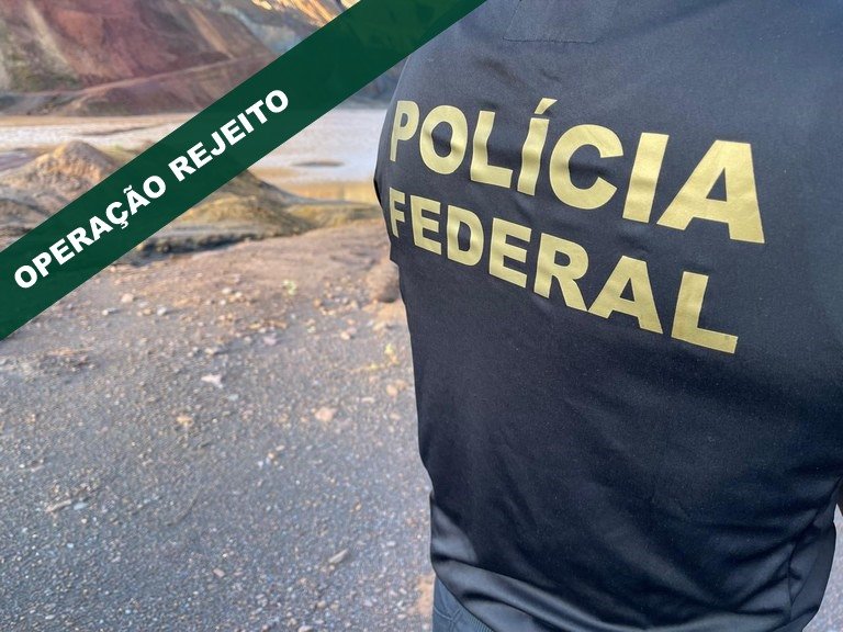 Policial da Polícia Federal em operação de campo relacionada à Operação Rejeito