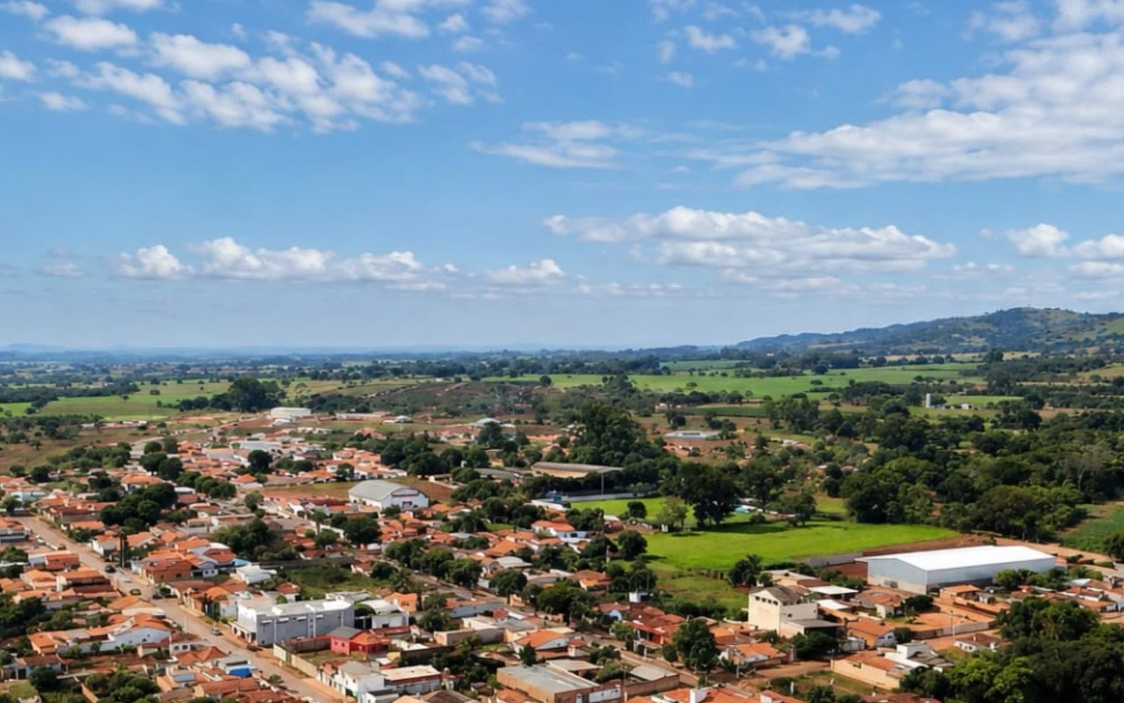 Vista aérea de São João da Serra Negra, distrito de Patrocínio