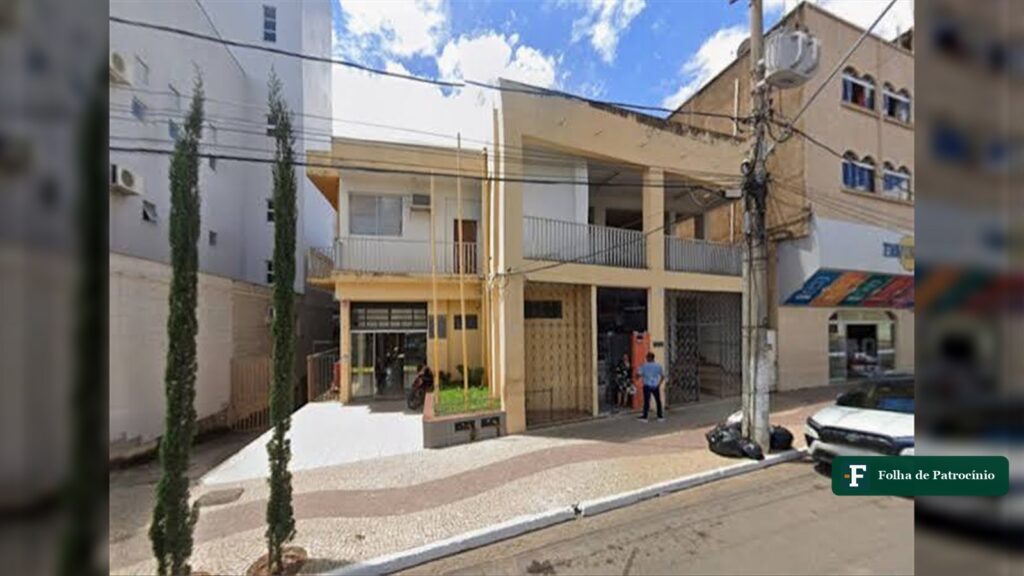 Fachada do predio da Prefeitura Municipal de Tres Marias, alvo de mandado de busca e apreensao da Operacao Hipocrates
