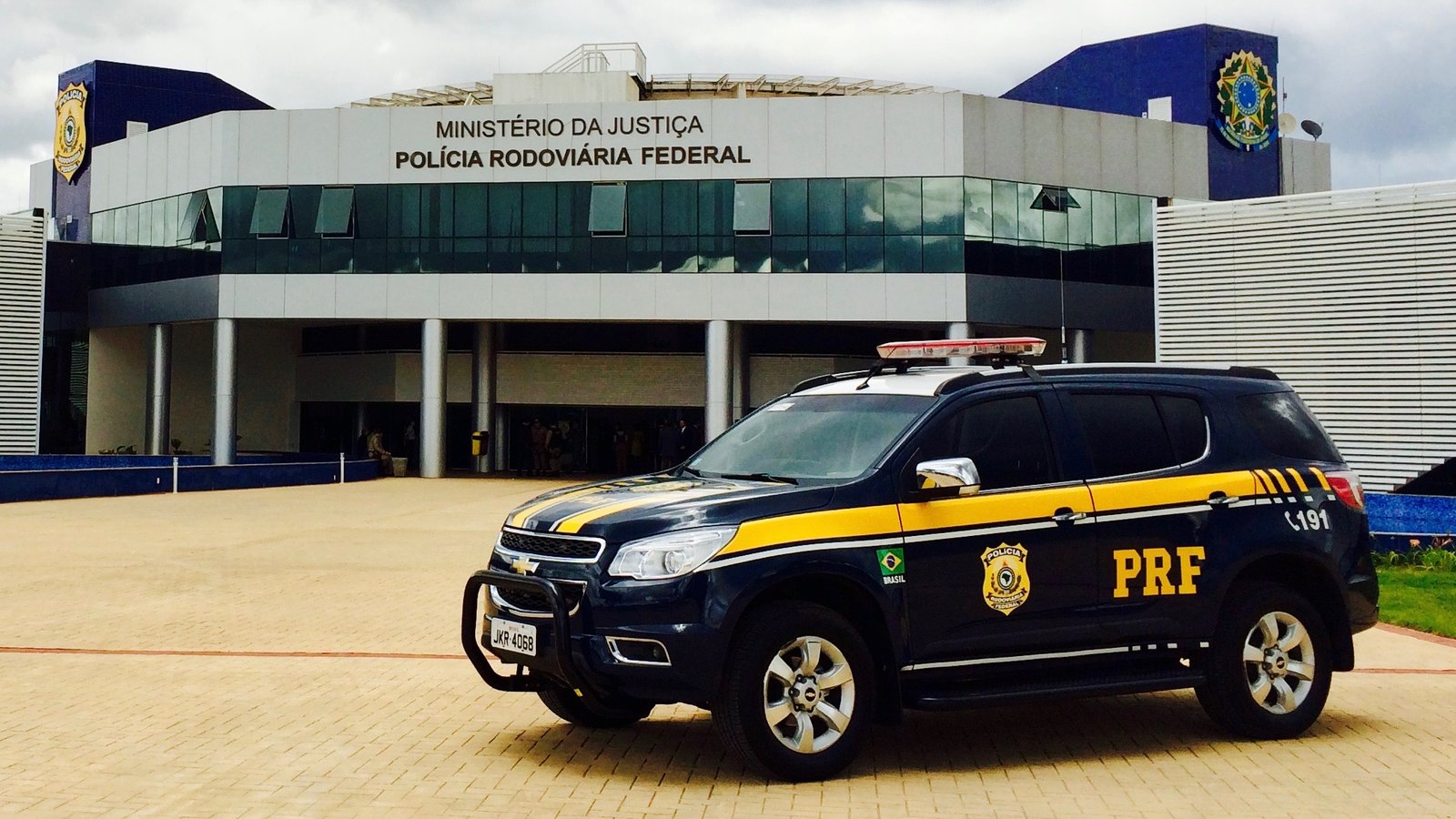 Viatura da Polícia Rodoviária Federal, órgão que atendeu o acidente na BR-365 em Patrocínio