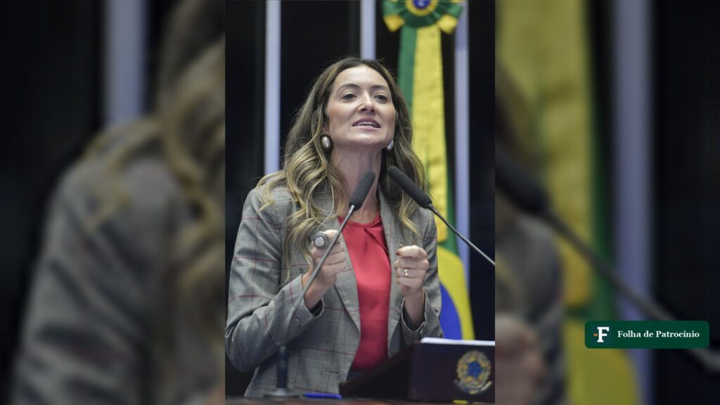Greyce Elias discursa no plenário, no início do período de propaganda eleitoral