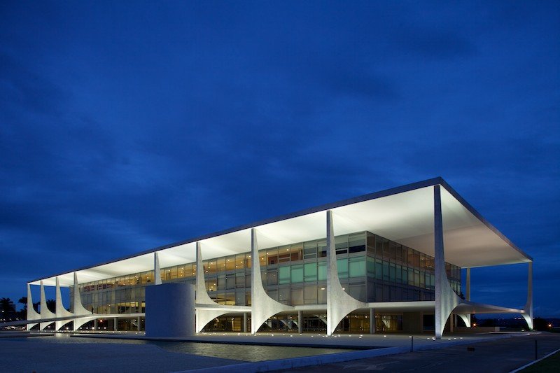 Fachada do Palácio do Planalto, cenário da entrevista sobre Roberta Luchsinger e o caso INSS