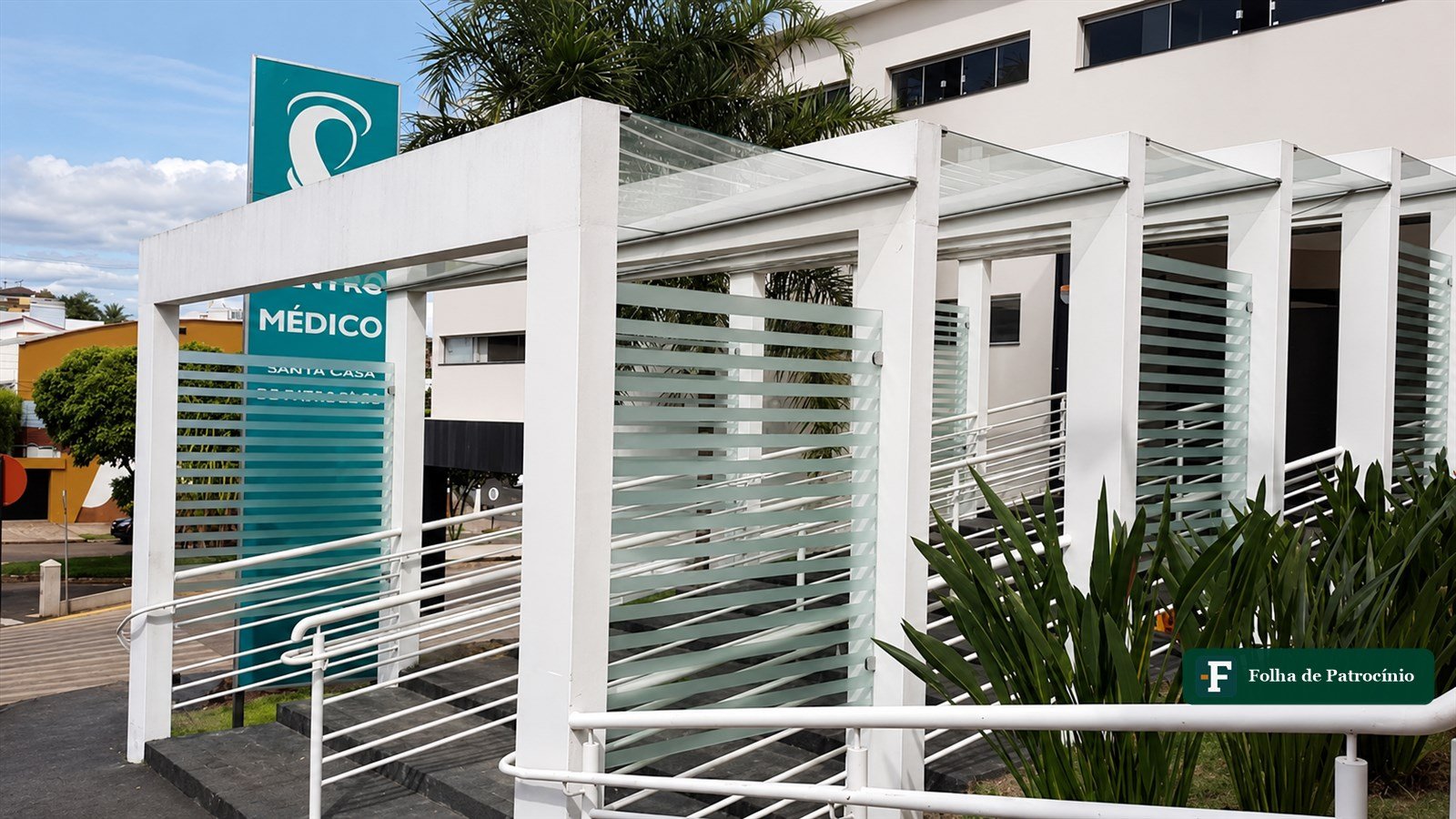 Fachada do Centro Médico Santa Casa de Patrocínio, unidade de saúde em Patrocínio, MG