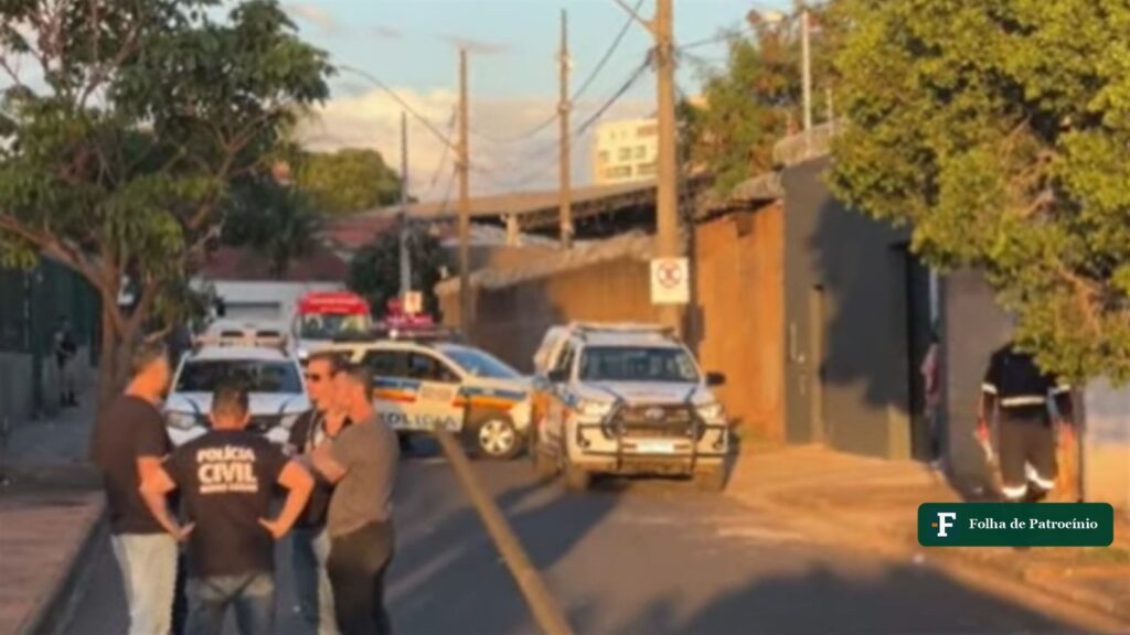 vereador encontrado morto: viaturas policiais na rua onde ficava a casa do vereador
