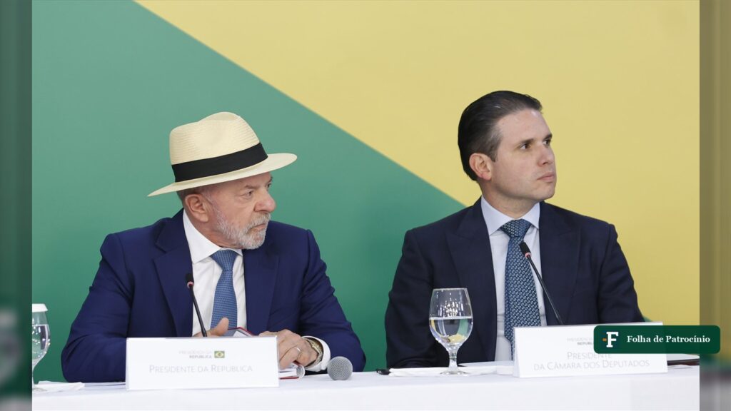 Lula e Hugo Motta lado a lado, no dia em que balanço mostra recorde de vetos derrubados no Congresso