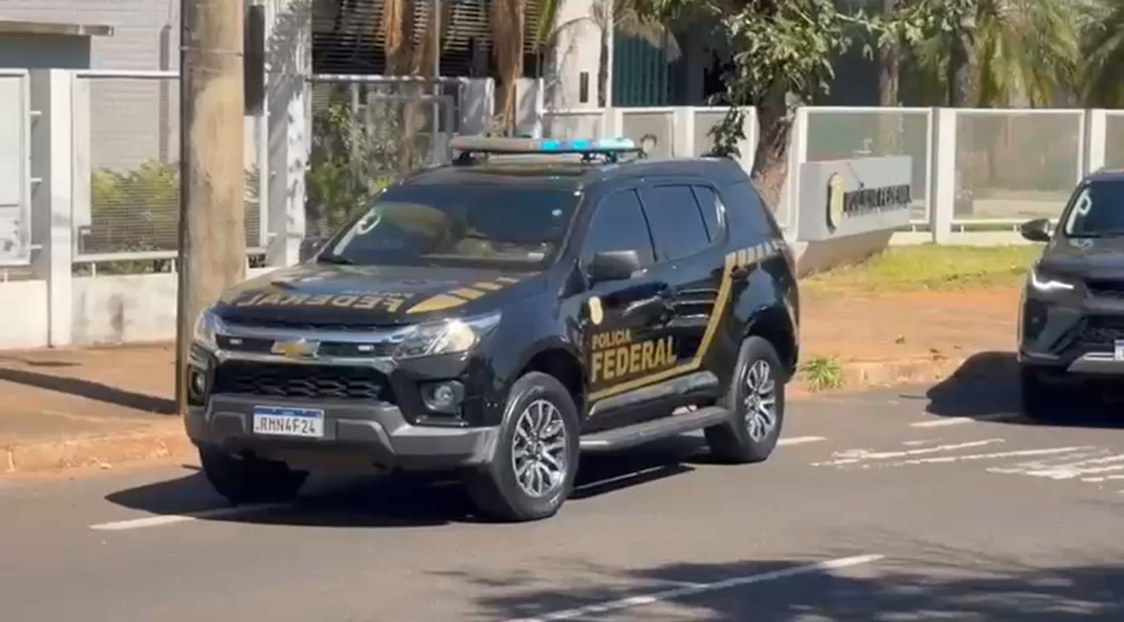 Viatura da Polícia Federal durante fiscalização da Operação Higeia em Minas Gerais