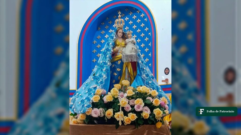 Imagem de Nossa Senhora da Abadia no Santuário de Romaria, onde fiéis aguardam o boletim do padre Márcio