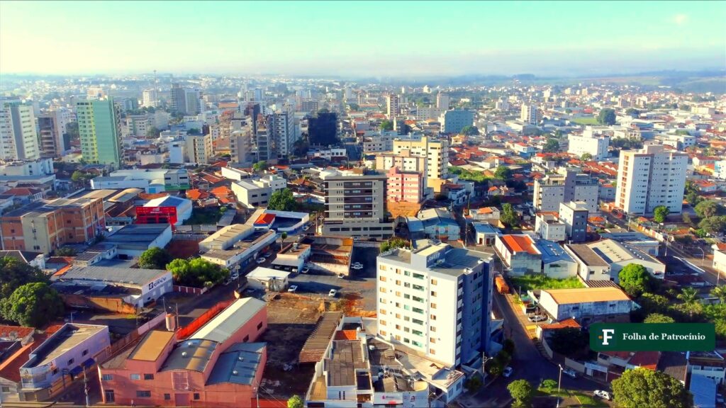 Vista aerea de Patos de Minas, cidade onde tombou o caminhao de tomates