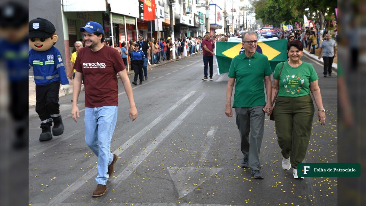 Carros temáticos levam a história do Brasil à Rui Barbosa