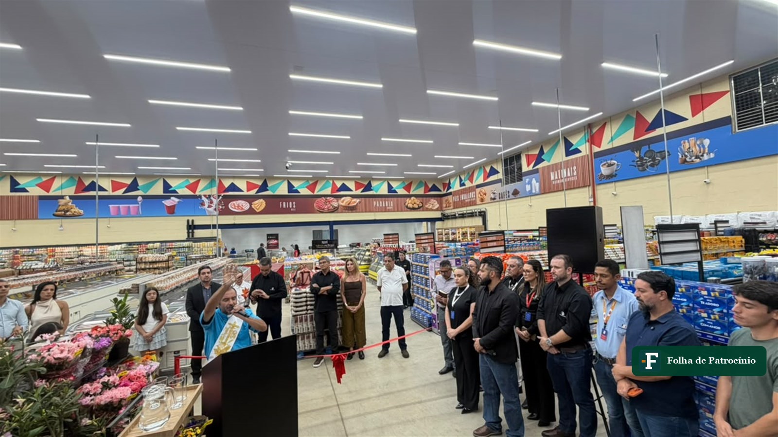 Equipe de loja do Supermercado Bernardão em Patrocínio no dia do Feirão do Bernardão