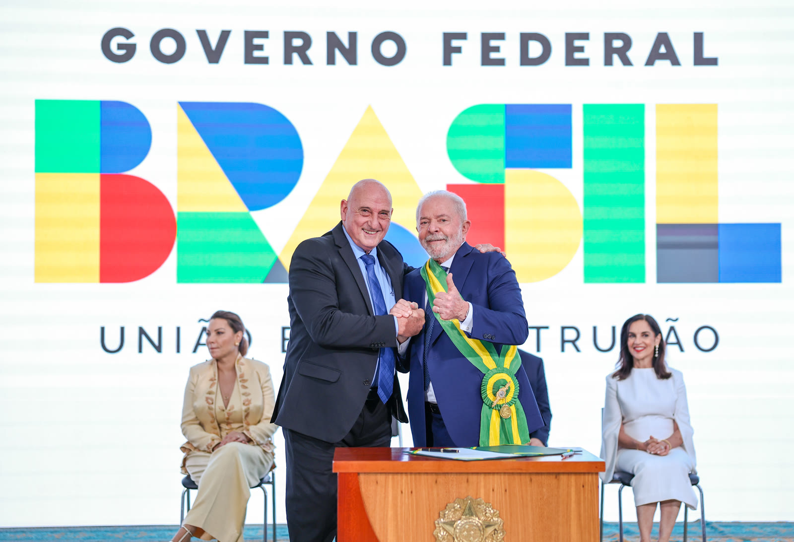 Gonçalves Dias é empossado ministro-chefe do GSI por Lula no Palácio do Planalto